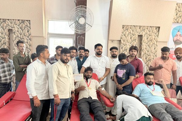 कैबिनेट मंत्री हरदीप सिंह मुंडिया के जन्मदिन पर लगाया गया जमालपुर में रक्तदान कैम्प