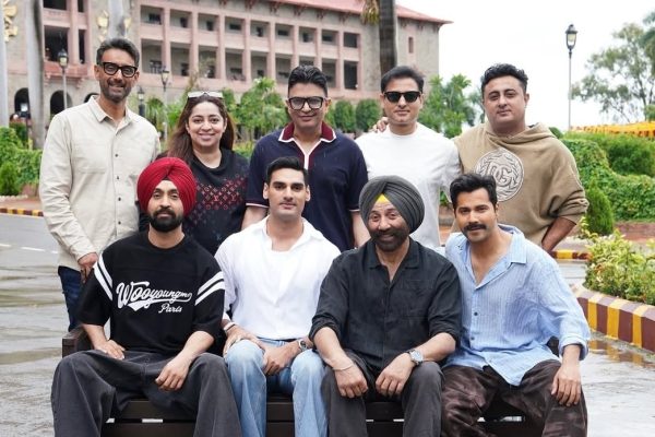 बॉर्डर 2 की शूटिंग करने टीम पहुंची पुणे, सनी देओल ने शेयर की तस्वीर